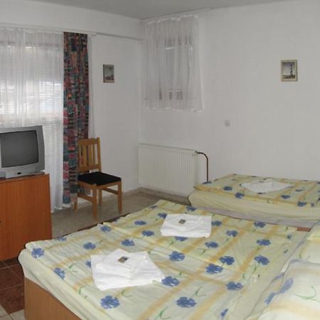 Nadix Panzio Bed and Breakfast Debrecen Kamer foto